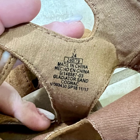 NWOT* OLD NAVY Lace-Up Gladiator Sandals in Cognac - Picture 14 of 14